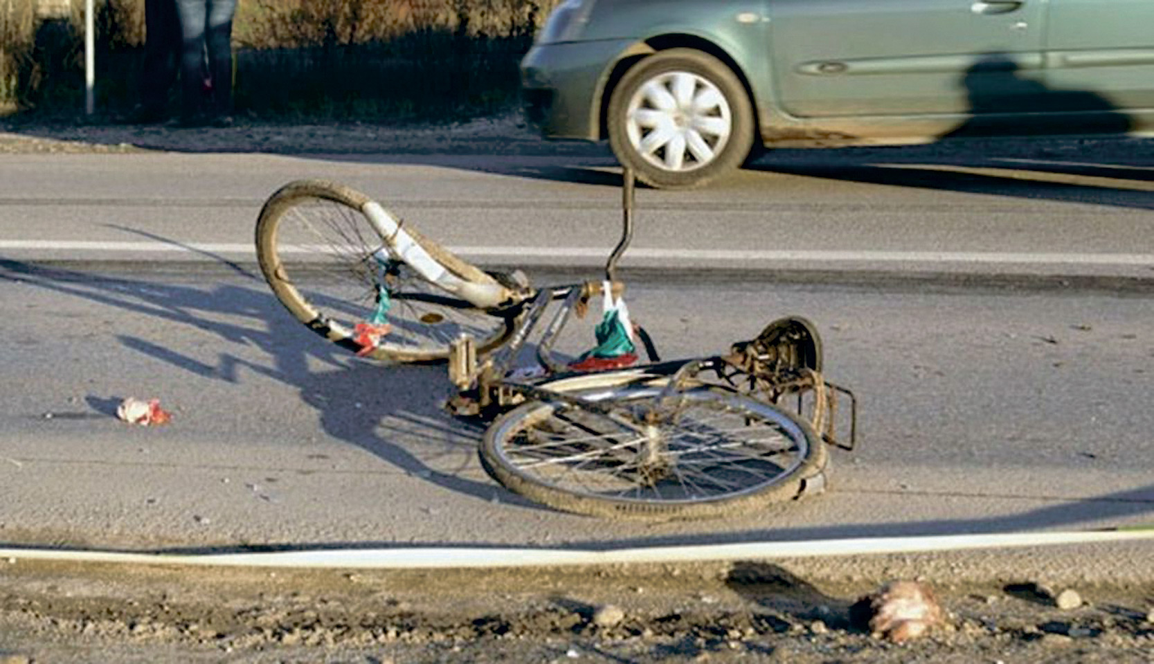 Biciclist lovit de o maşină condusă de un şofer băut | Obiectiv Vocea  Brailei