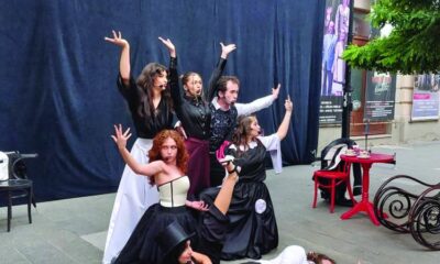 „Bună seara, domnule Wilde!” un spectacol răsplătit cu ropote de aplauze, în deschiderea Festivalului Internațional de Teatru și Arte Performative featured image