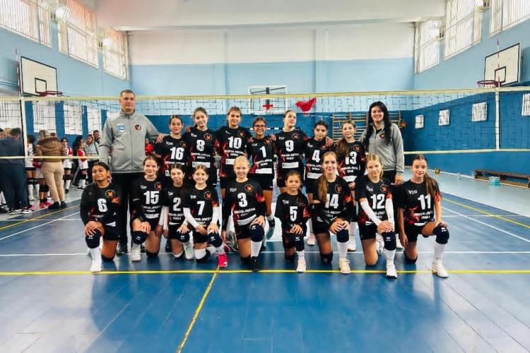 Start cu dreptul pentru ACS Phoenix Volleyball Team în campionatul de minivolei featured image
