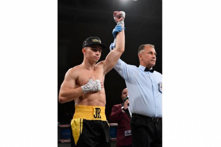Debut cu dreptul pentru Robert Jitaru în boxul profesionist featured image