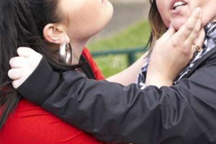 Bătaie între două soții celebre featured image