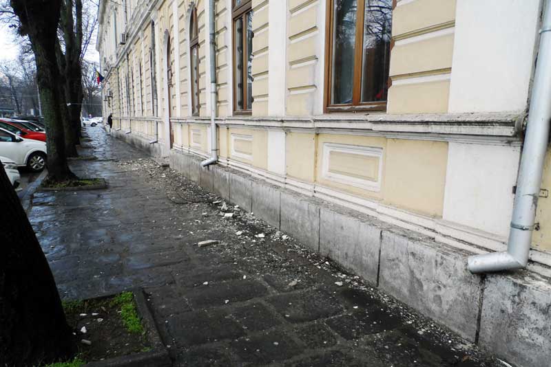 Pericol public lângă liceul Murgoci