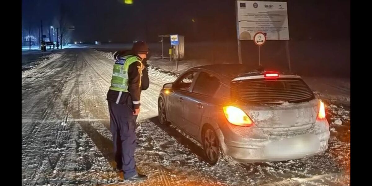 Băut la volan, conducea cu viteză mult peste limita legală. Șoferul a fost oprit de polițiști pe Șoseaua Națională Veche