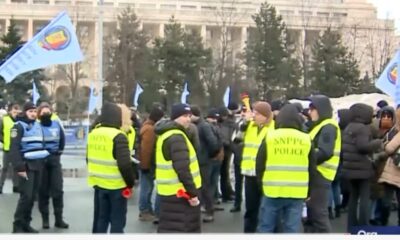 Protest spontan al polițiștilor