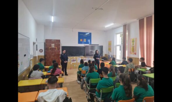 Siguranța minorilor, acasă, la școală și pe internet