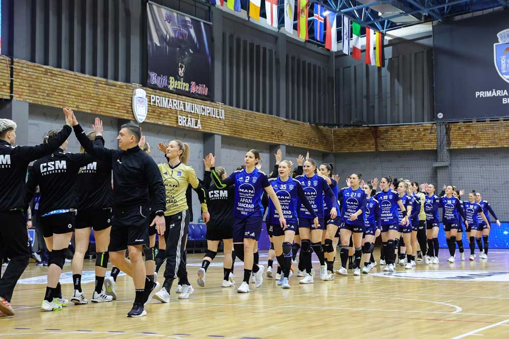 Spectacol handbalistic în Polivalentă