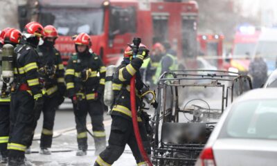 Măsuri luate după ce o mașină electrică a luat foc în trafic