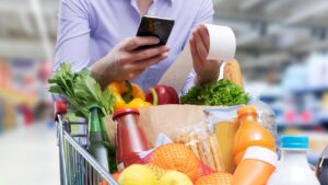 Guvernul pregătește o nouă schemă de plafonare a adaosului comercial pentru alimente