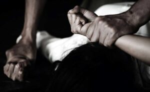 Un bărbat a vrut să își violeze soția cu care este în proces de divorț