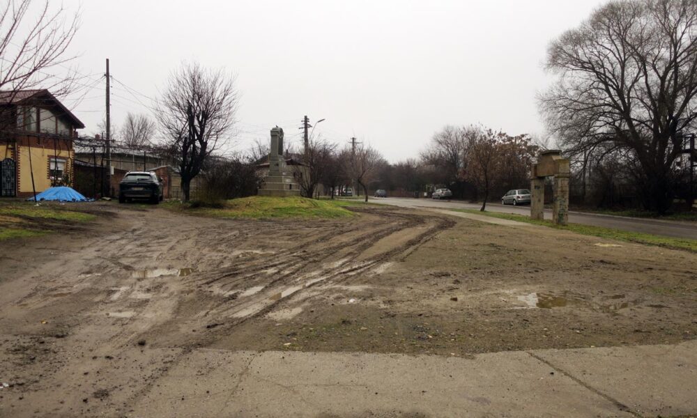 Eroi uitați în noroi