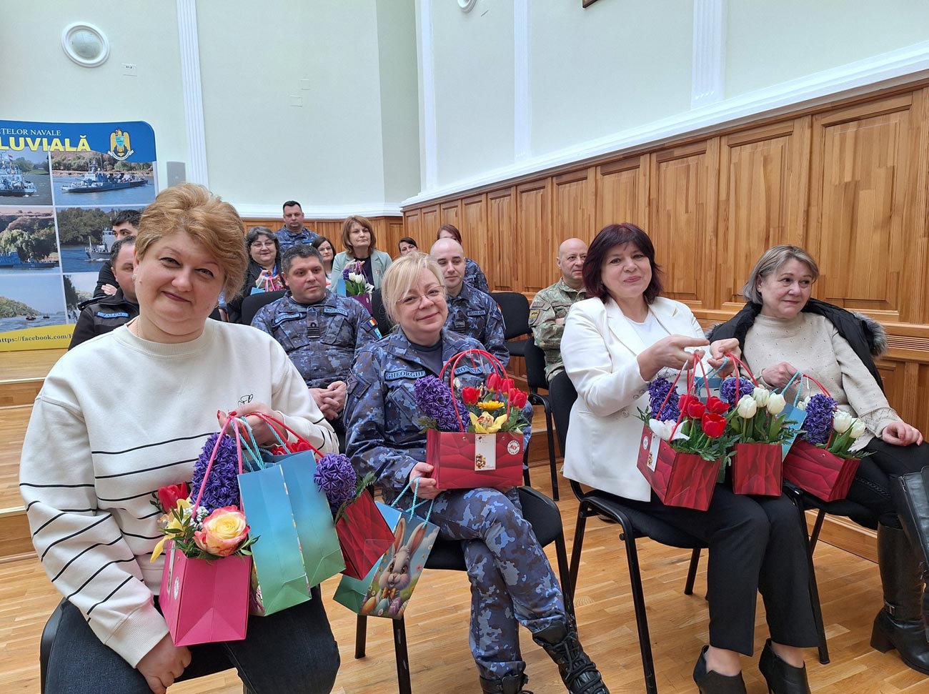 Flori și mărțișoare la Comandamentul Flotilei