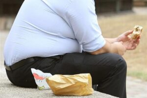 Avertisment Infocons: Până în 2035, una din două persoane va fi afectată de obezitate!