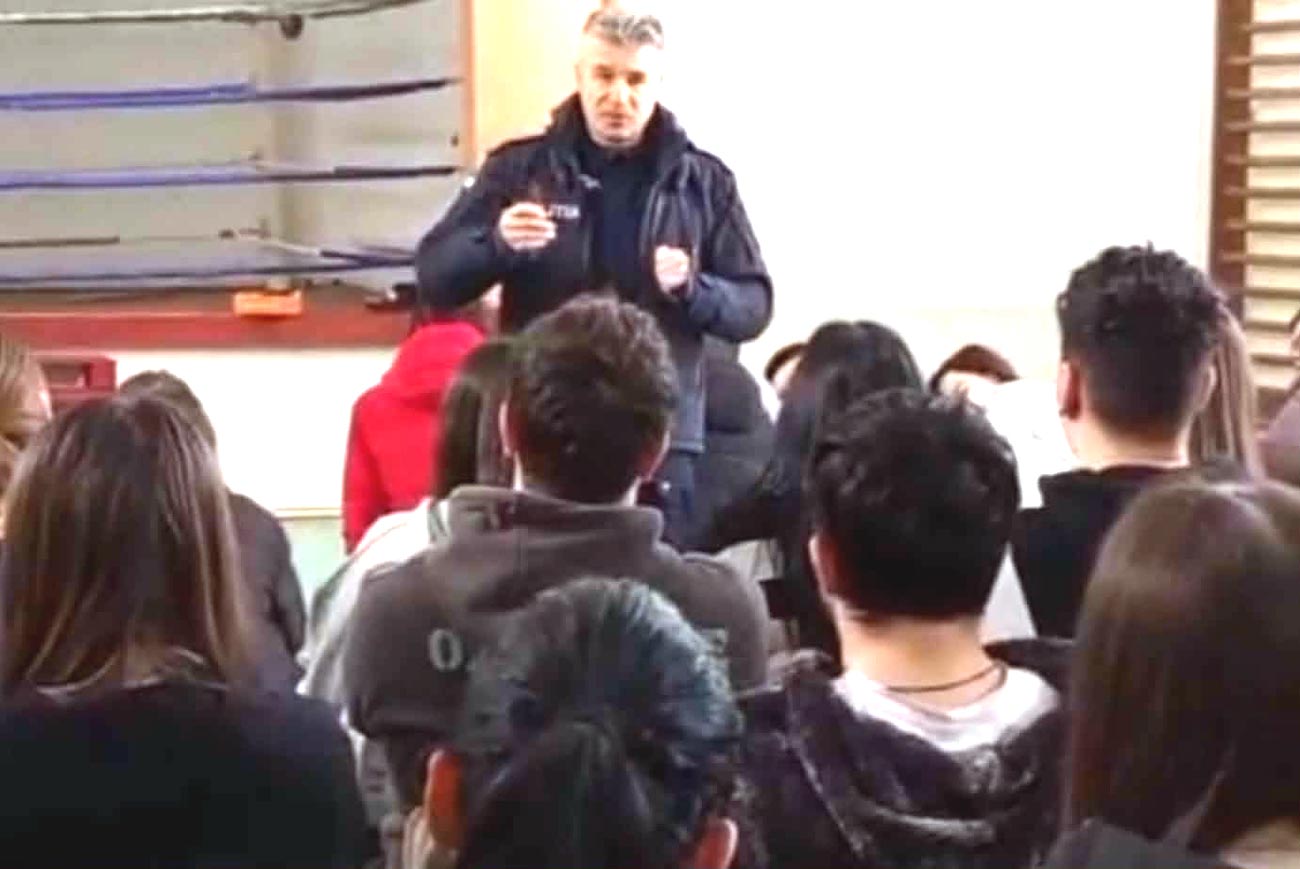 Dialog deschis între polițiști și elevii din Ianca