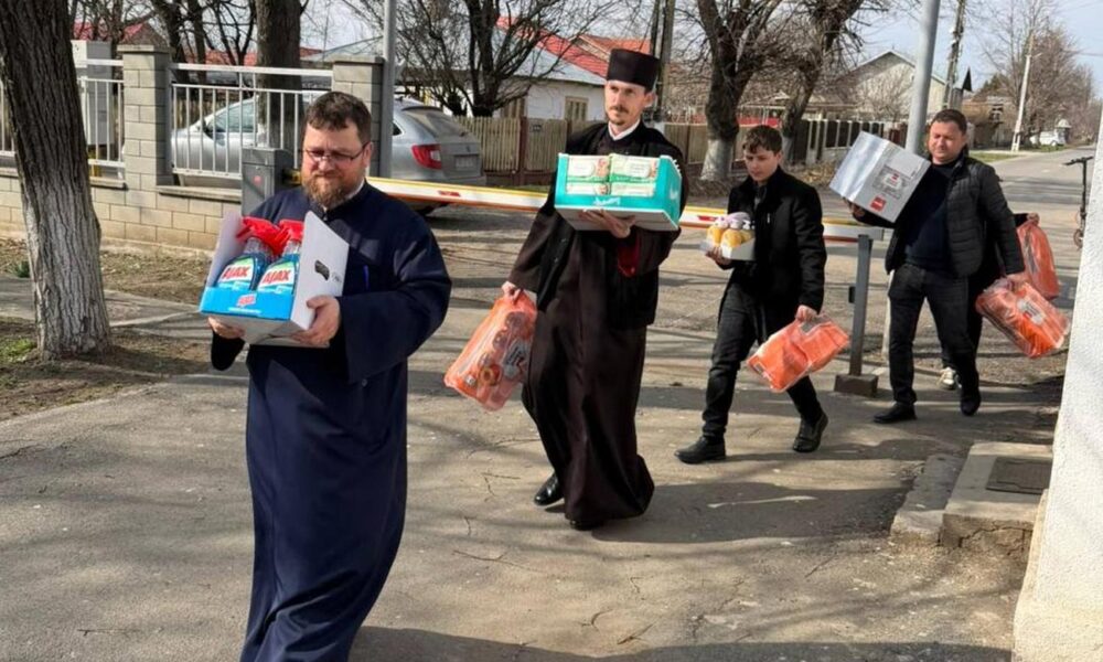 Milostenie la azilul de bătrâni Ianca