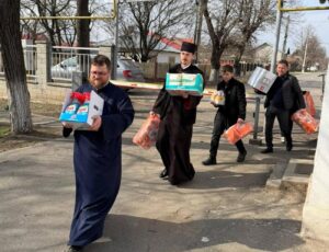 Milostenie la azilul de bătrâni Ianca