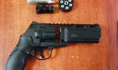 Pericol într-un parc de joacă pentru copii de pe strada Industriei! Minor înarmat cu un pistol airsoft, cu bile metalice