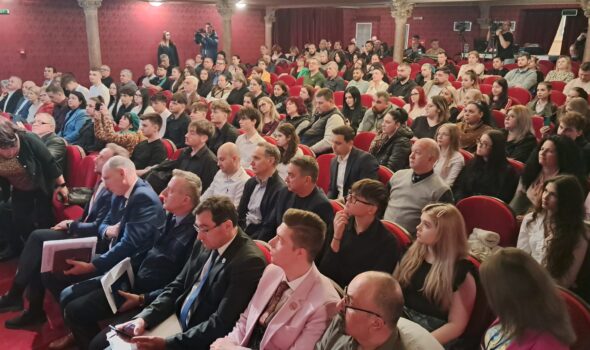 Dezbatere furtunoasă pe tema interzicerii „păcănelelor”, la „Maria Filotti”. Primarul rămâne neclintit