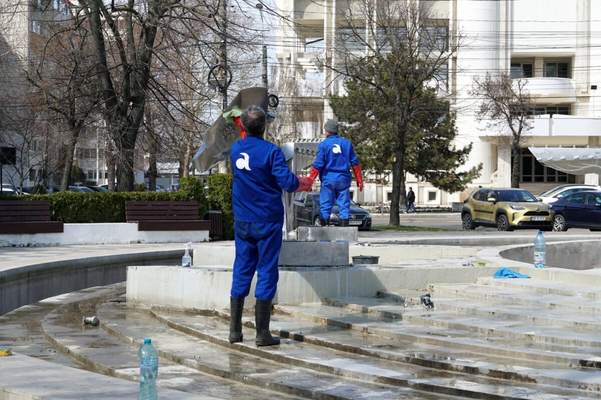 Fântânile arteziene de pe Esplanadă nu se mai curăță cu sare de lămâie