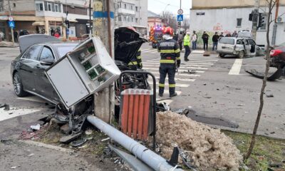 Grav accident de circulație în municipiu cu trei autoturisme implicate