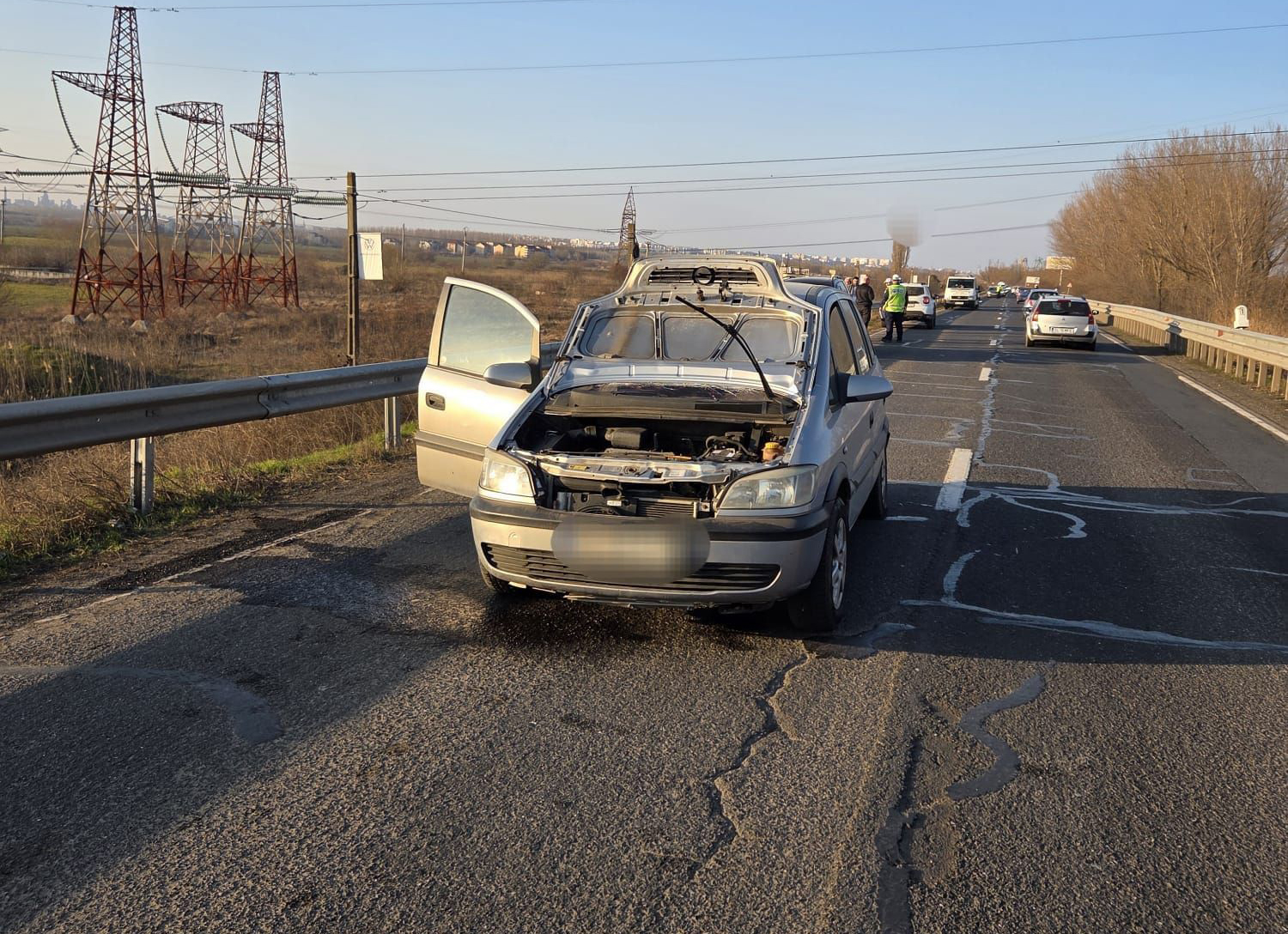 Accident pe DN 22B, pe digul Brăila–Galați: doi bărbați răniți după ce o mașină oprită a fost lovită din spate