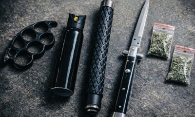 Patru tineri au fost prinși în cartierul Vidin cu arme albe și substanțe interzise