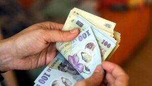 Profesorii vor primi bani pentru formare profesională, cărți și materiale de specialitate