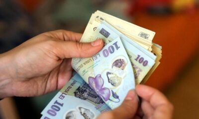 Profesorii vor primi bani pentru formare profesională, cărți și materiale de specialitate