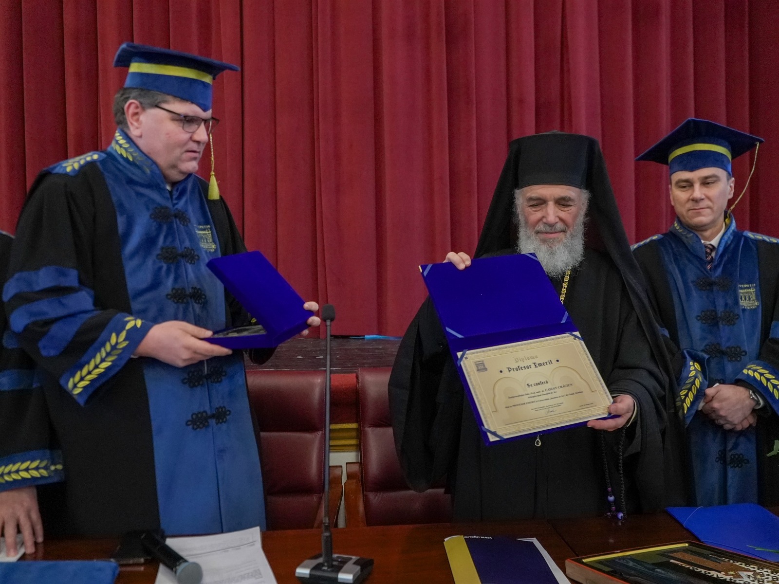 Părintele Arhiepiscop Casian a primit titlul de Profesor Emerit