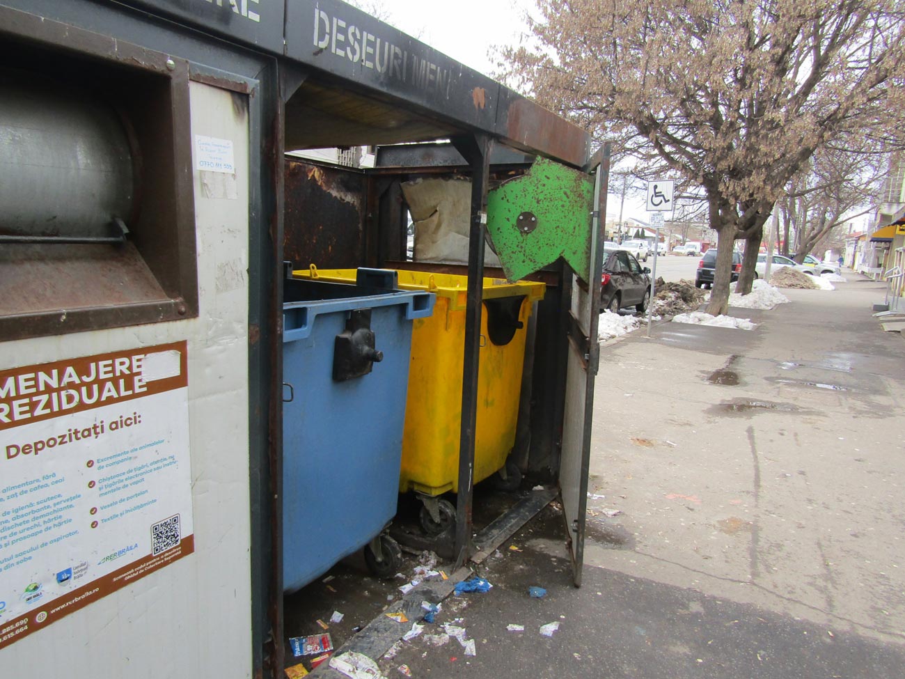 Vandalizarea și incendierea containerelor de gunoi, ”sportul” preferat al unor brăileni