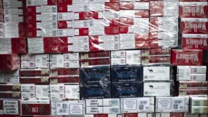 Rețea de contrabandă cu țigarete, destructurată