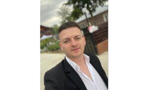 A învins coma, dar lupta continuă. Cosmin Grigore are nevoie urgent de ajutor