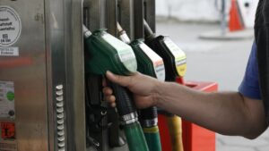 Analiză: România nu a luat aproape nicio măsură reală în fața crizei generate de scumpirea combustibililor