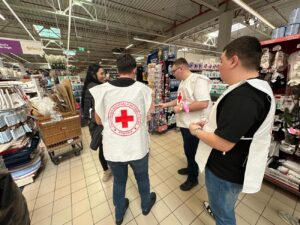 ”Mărțișorul Umanității”, oferit la Brăila de voluntarii Crucii Roșii