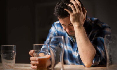 Obiceiul de a bea alcool în weekend, un semn de dependență ascunsă?