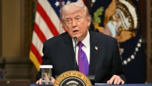 Prețul petrolul scade cu 13% după ce Trump a anunțat „negocieri productive” cu Iranul