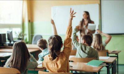 Elevii premianți la olimpiade și competiții internaționale ar putea intra la liceu fără Evaluarea Națională