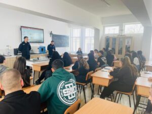 Jandarmii brăileni, în dialog cu elevii despre riscuri și responsabilitate