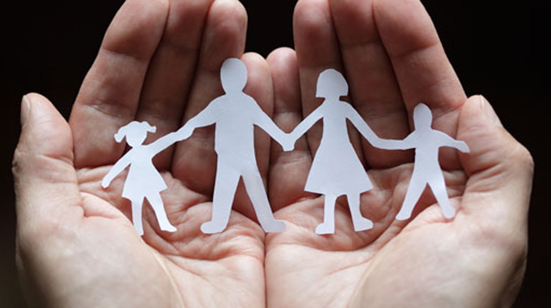 Cum văd adolescenții familia: 31% spun că au văzut lipsă de respect față de mamă