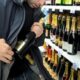 Alcoolul, ”specialitatea” hoților din supermarketurile din Europa