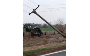 Șoferul mașinii care a lovit un stâlp în zona localității Albina s-a prezentat la Poliție