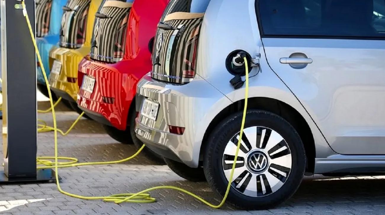 Scumpirea carburanților crește vânzările de mașini electrice