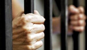 Doi minori și un tânăr din Brăila, încarcerați pentru tâlhărie calificată