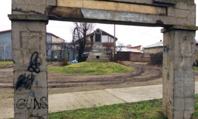 Eroi uitați în noroi