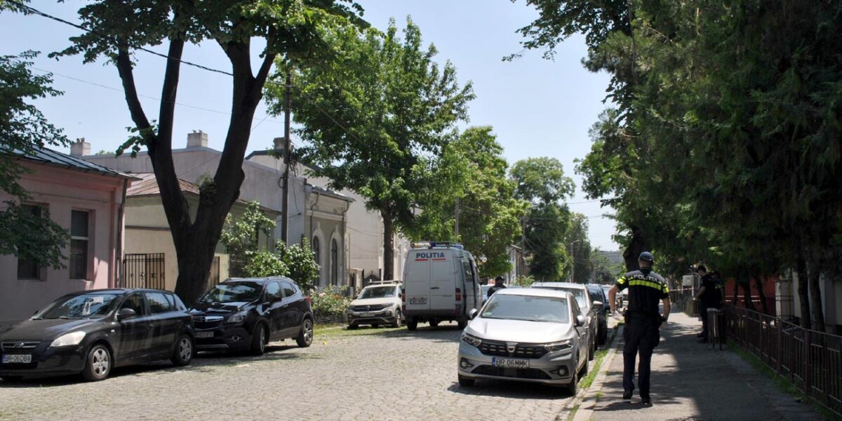 Ucigașul de mamă, 20 de ani închisoare. A ucis-o cu 150 de lovituri cu foarfeca