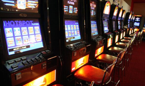 Profesorii spun STOP păcănelelor. Elevii trebuie protejați