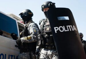 Împușcat în picior după ce a încercat să lovească cu sabia un luptător SAS