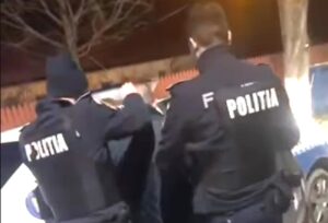 Prins băut la volanul unui tractor neînmatriculat, fără permis. Polițiștii l-au reținut