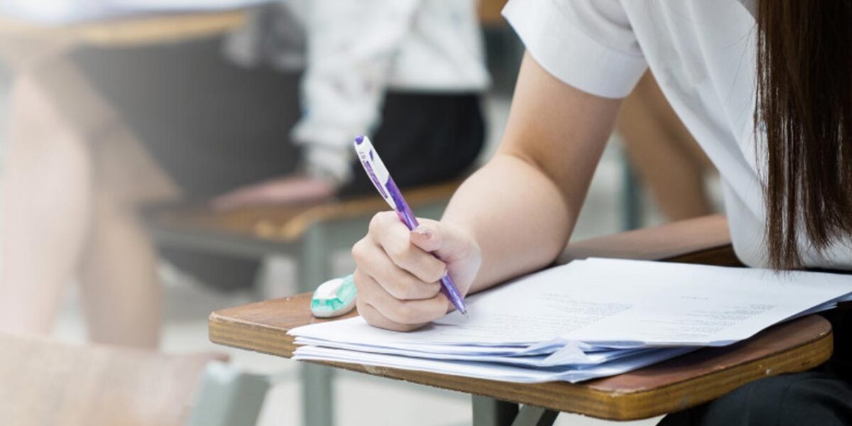 Elevii simulează, profesorii protestează