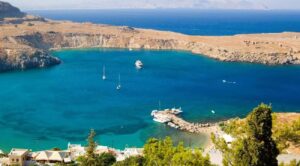 Grecii, nemulțumiți de români: Mulți sar tavernele și merg direct la Lidl