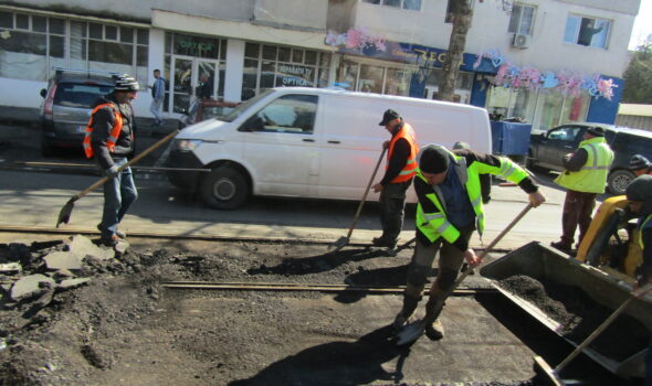 Asfaltări pe Calea Galaţi, în zona pod Brăilița și la intersecția cu bulevardul Cuza